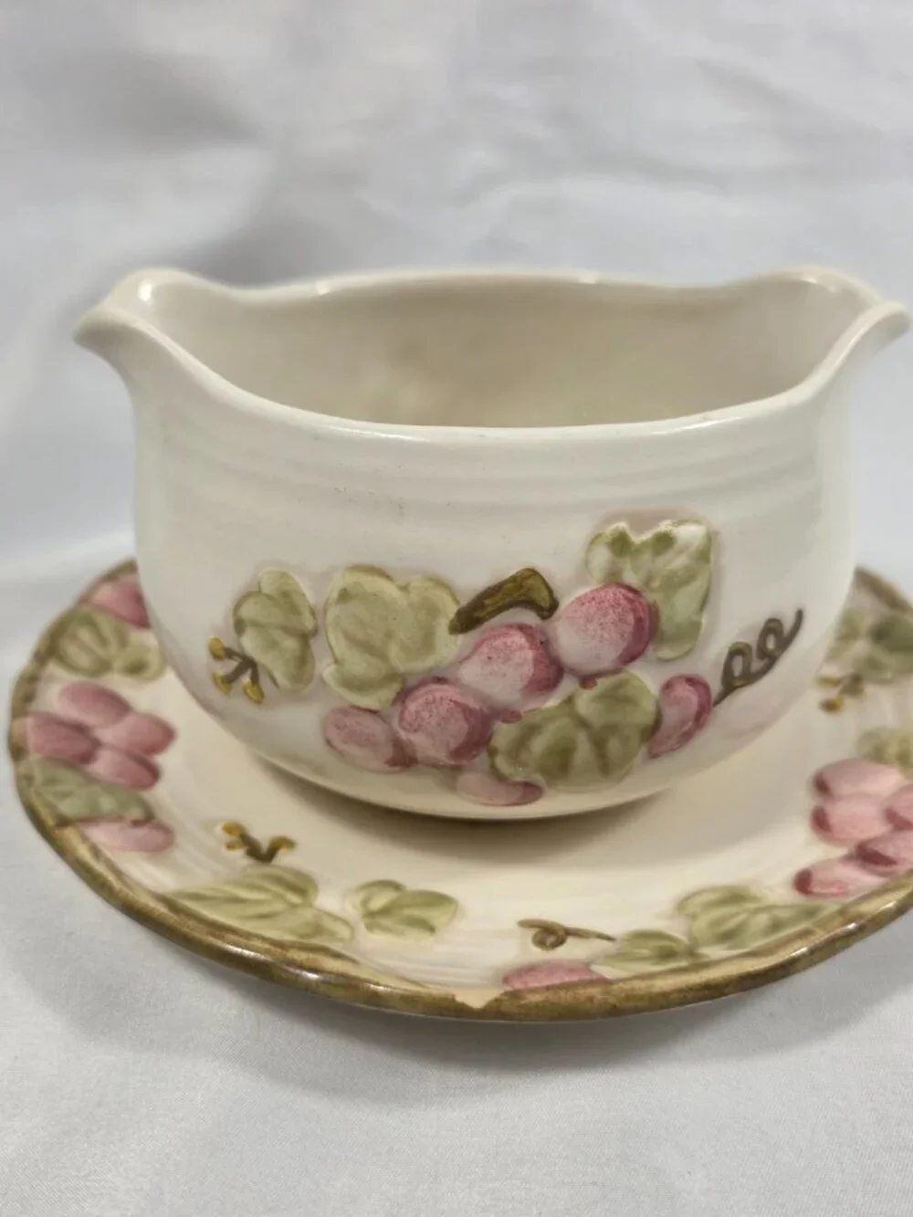 Metlox Poppytrail Vintage Pink Gravy Boat & Underplate Pink Grapes Green Leaves